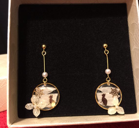 Kitten Sakura Earrings From Apollo Box